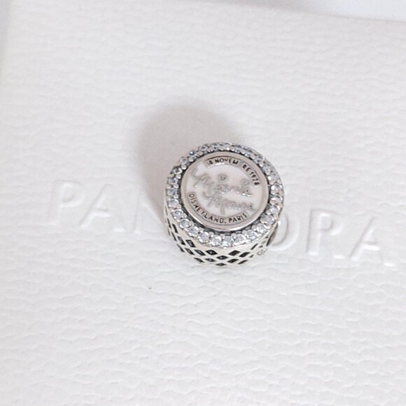 PANDORA MINNIE LIMITED EDITION - CHARM DISNEYLAND PARIS EXCLUSIVE BEAD - Picture 2 of 7